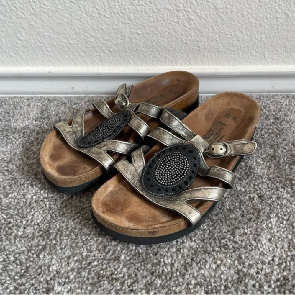 Naot Sandals Women’s Size 6/ 37 Silver Metallic Leather Medallion Slip On Shoes